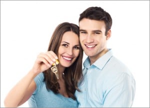 couple showing keys to their new house